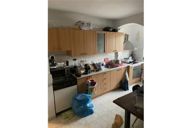 Tirane, jepet me qera apartament 2+1 , 