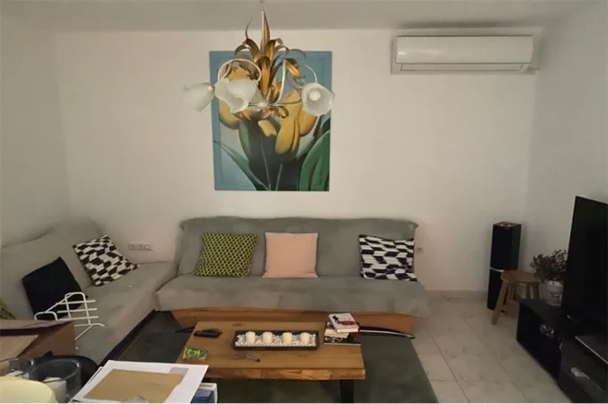 Tirane, jepet me qera apartament 2+1 , 