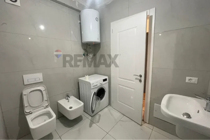 Tirane, jepet me qera apartament 1+1 , 