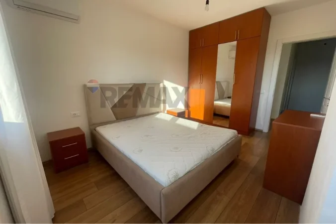 Tirane, jepet me qera apartament 1+1 , 