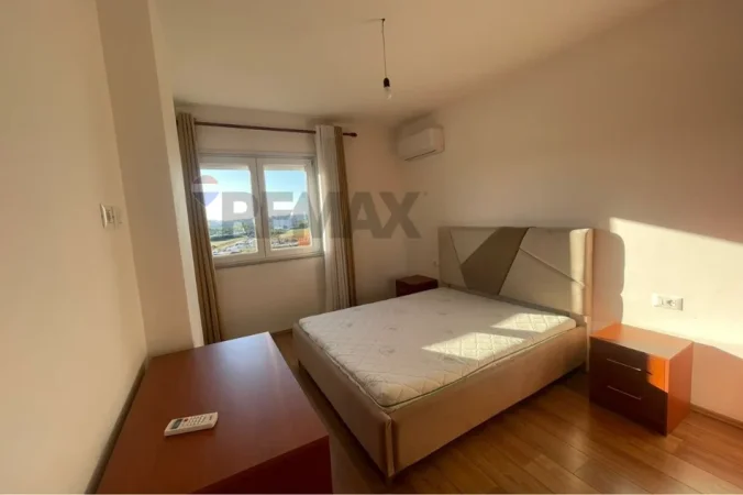 Tirane, jepet me qera apartament 1+1 , 