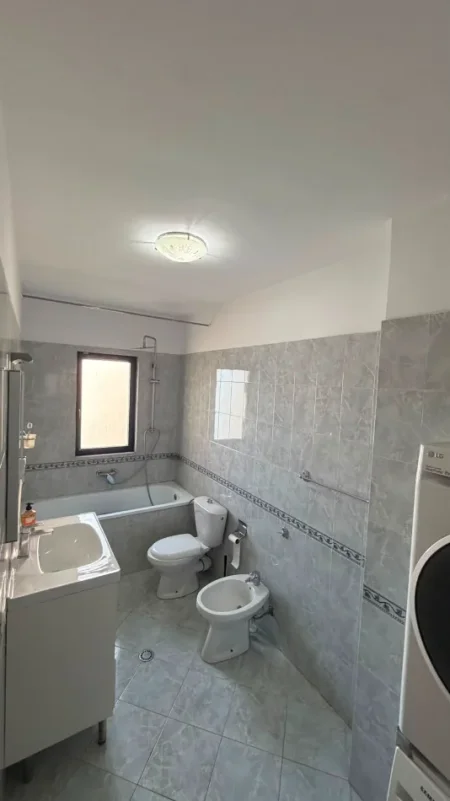 Tirane, jepet me qera apartament 2+1 Kati 4, 97 m² 750 € (Bulevardi Gjergj Fishta)