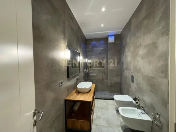 Tirane, shitet apartament 2+1+Ballkon Kati 1, 105 m² 225.000 € 