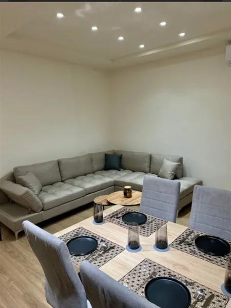 Tirane, jepet me qera apartament 2+1 Kati 3, 700 € (Bulevardi Zhan dArk)