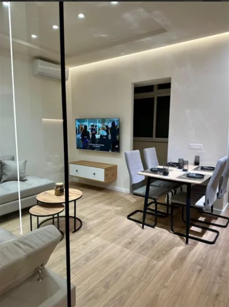 Tirane, jepet me qera apartament 2+1 Kati 3, 700 € (Bulevardi Zhan dArk)