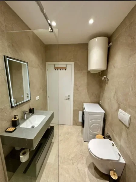 Tirane, jepet me qera apartament 2+1 Kati 3, 700 € (Bulevardi Zhan dArk)