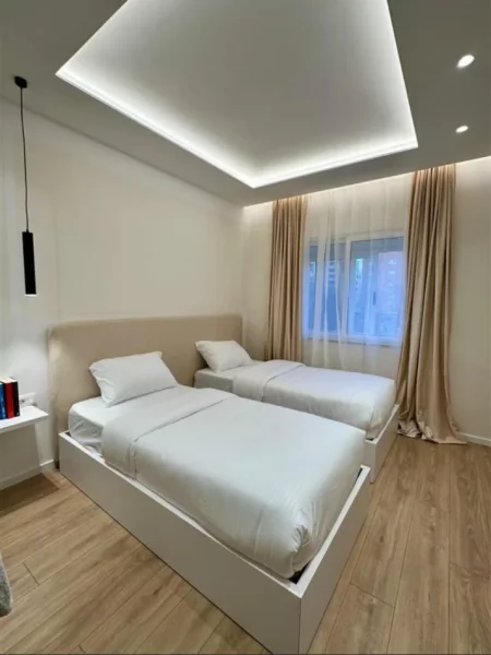 Tirane, jepet me qera apartament 2+1 Kati 3, 700 € (Bulevardi Zhan dArk)