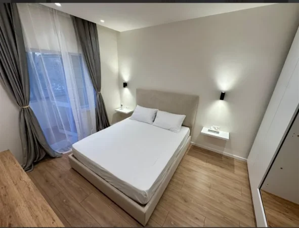 Tirane, jepet me qera apartament 2+1 Kati 3, 700 € (Bulevardi Zhan dArk)
