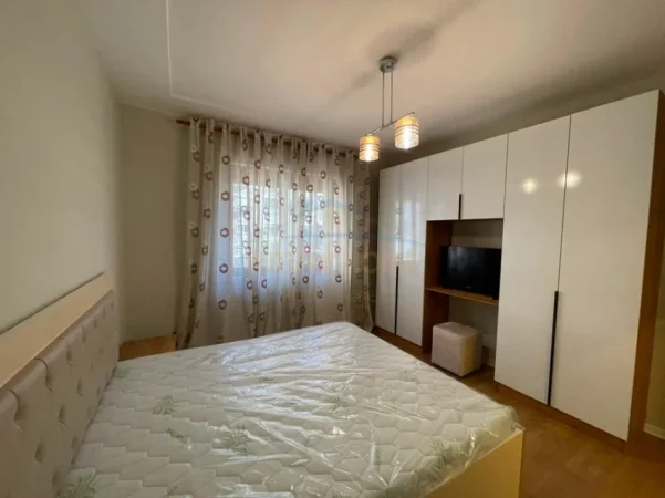 Tirane, jepet me qera apartament 2+1 Kati 2, 74 m² 640 € (Ali Demi)