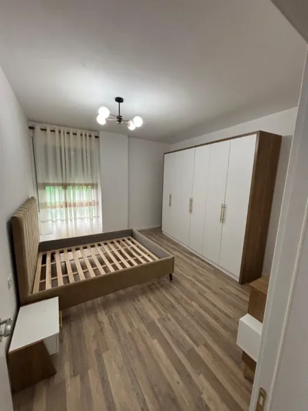 APARTAMENT 1+1  ME QIRA TE 5 MAJI   55.000 LEKE