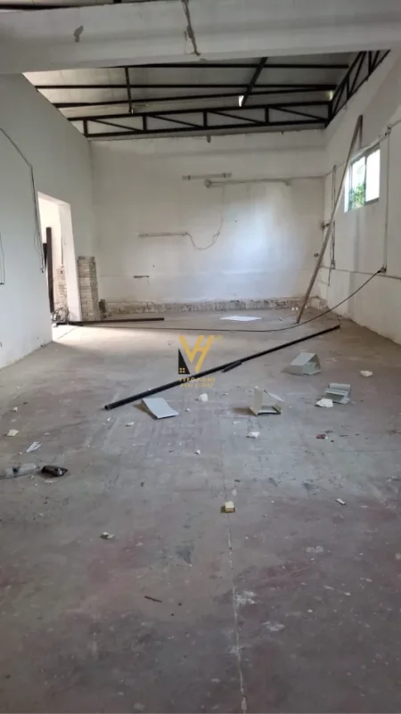 Tirane, jepet me qera magazine Kati 0, 500 m² 2.500 € (VAQARR)