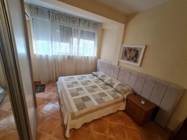 Tirane, jepet me qera apartament 1+1 Kati 3, 480 € (sheshi willson)