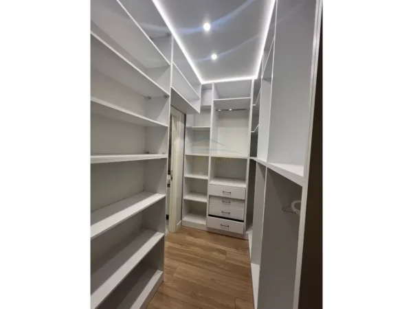 Tirane, shitet apartament 2+1+Aneks+Ballkon Kati 9, 102 m² 300.000 € 