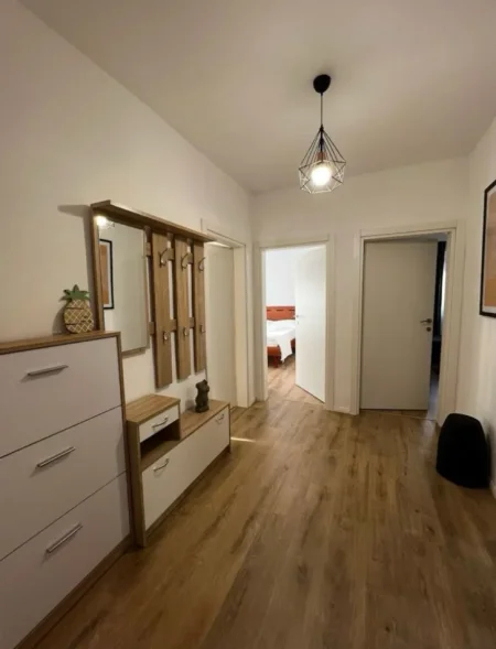 Tirane, jepet me qera apartament 2+1+Ballkon Kati 3, 78 m² 650 € (Prane Mozaikut Te Tiranes)
