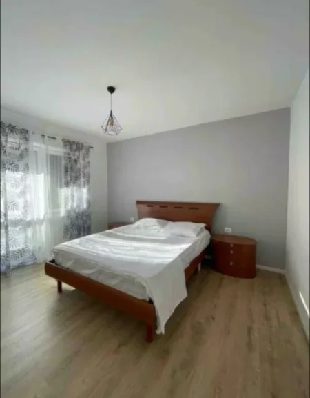 Tirane, jepet me qera apartament 2+1+Ballkon Kati 3, 78 m² 650 € (Prane Mozaikut Te Tiranes)