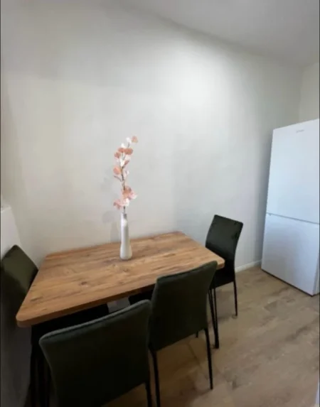 Tirane, jepet me qera apartament 2+1+Ballkon Kati 3, 78 m² 650 € (Prane Mozaikut Te Tiranes)