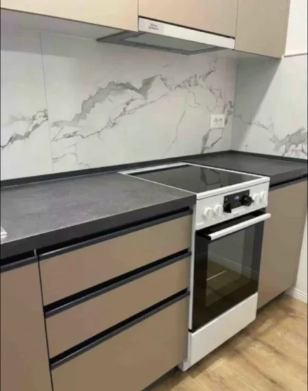 Tirane, jepet me qera apartament 2+1+Ballkon Kati 3, 78 m² 650 € (Prane Mozaikut Te Tiranes)