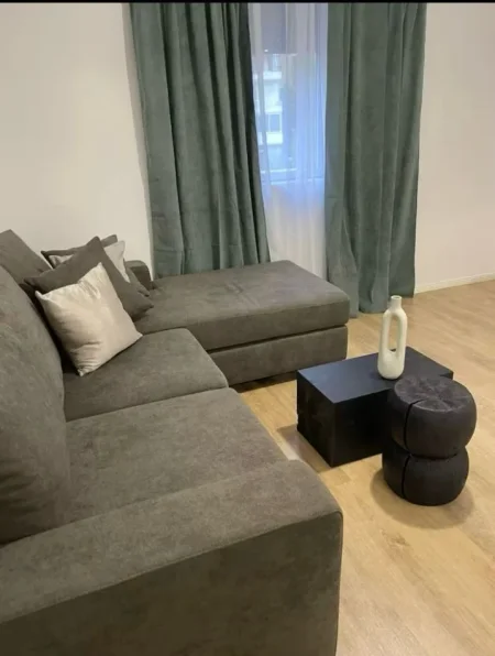 Tirane, jepet me qera apartament 2+1+Ballkon Kati 3, 78 m² 650 € (Prane Mozaikut Te Tiranes)