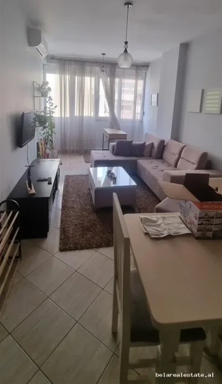 Tirane, jepet me qera apartament 1+1 Kati 5, 50 m² 600 € (rruga 4 Deshmoret)