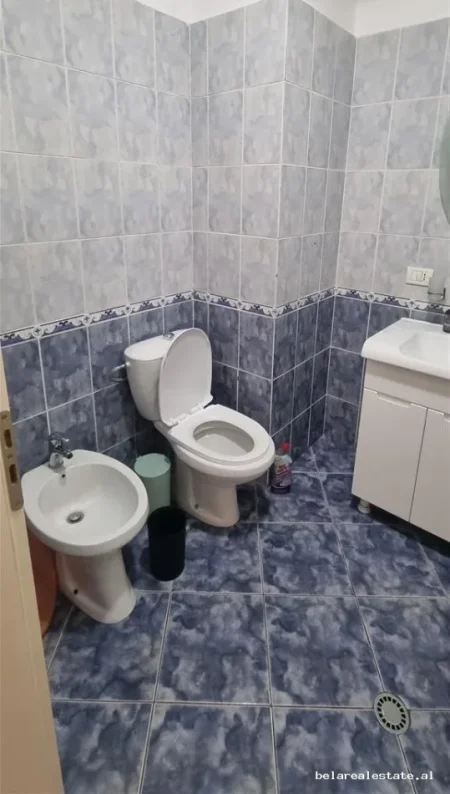 Tirane, jepet me qera apartament 1+1 Kati 5, 50 m² 600 € (rruga 4 Deshmoret)