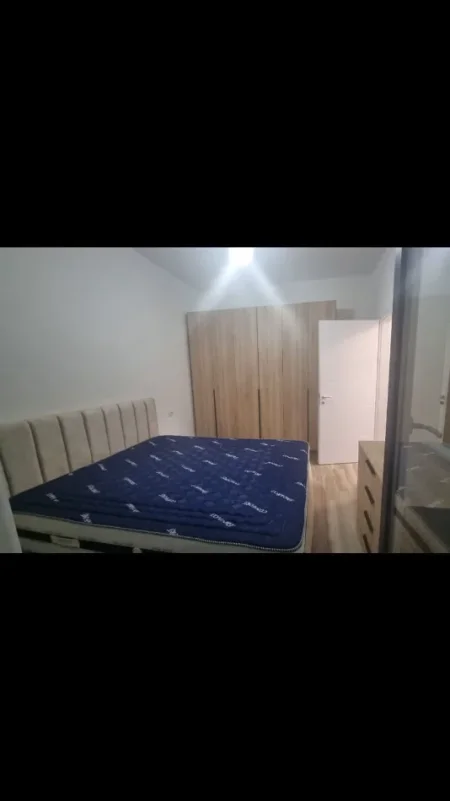 Tirane, jepet me qera apartament 1+1+Ballkon Kati 4, 70 m² 500 € (Ish fusha e Aviacionit)