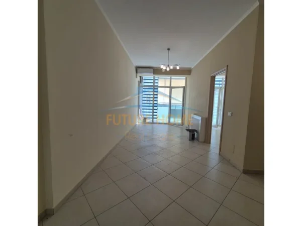 Tirane, shitet apartament 1+1 Kati 2, 72 m² 200.000 € (Komuna e Parisit)