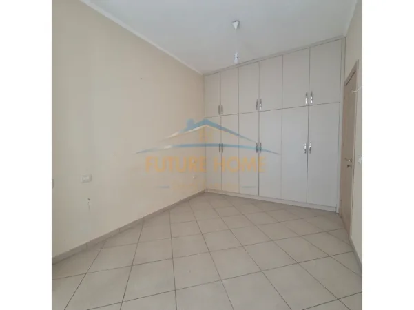 Tirane, shitet apartament 1+1 Kati 2, 72 m² 200.000 € (Komuna e Parisit)