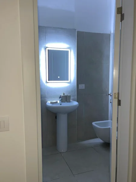 Tirane, jepet me qera apartament 1+1+Ballkon , 65 m² 420 € (Pishat e Buta, Golem)
