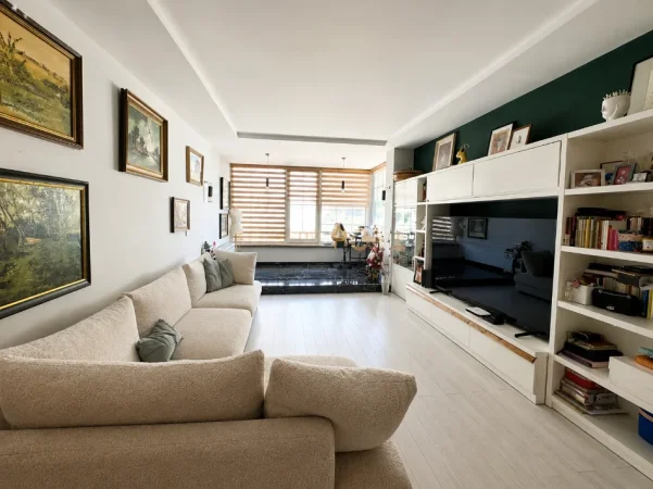 Tirane, jepet me qera apartament 2+1 , 100 m² 1.000 € 