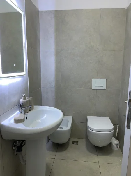 Durres, jepet me qera apartament 1+1+Ballkon , 65 m² 420 € (Golem)