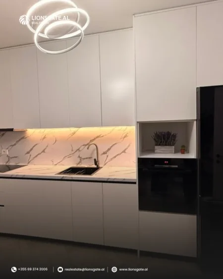 Tirane, jepet me qera apartament 2+1 , 85 m² 800 € 