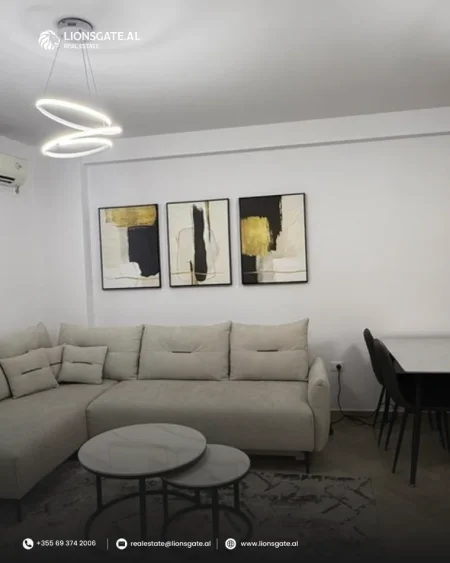 Tirane, jepet me qera apartament 2+1 , 85 m² 800 € 