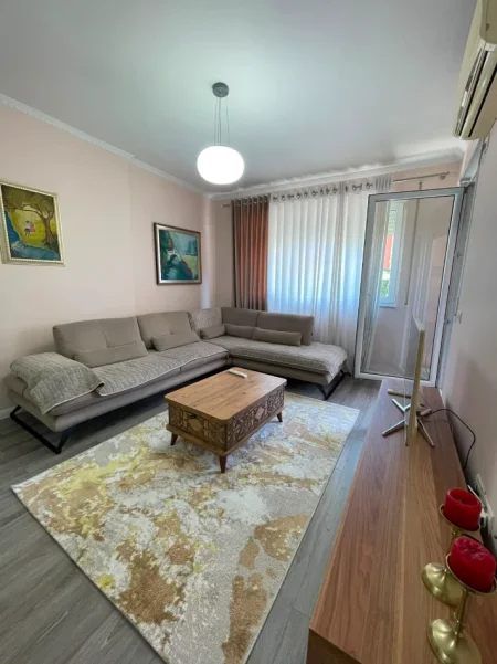 Tirane, jepet me qera apartament 2+1+Ballkon Kati 3, 120 m² 550 € (Vila L Astir)