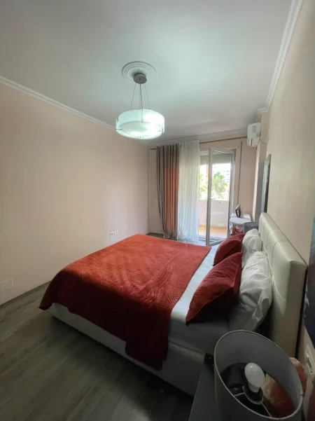 Tirane, jepet me qera apartament 2+1+Ballkon Kati 3, 120 m² 550 € (Vila L Astir)