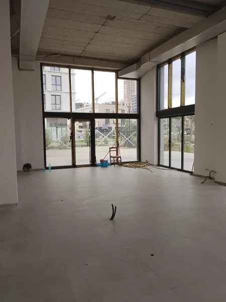 Tirane, jepet me qera ambjent biznesi Kati 0, 120 m² 1.500 € (Rruga Jordan Misja)
