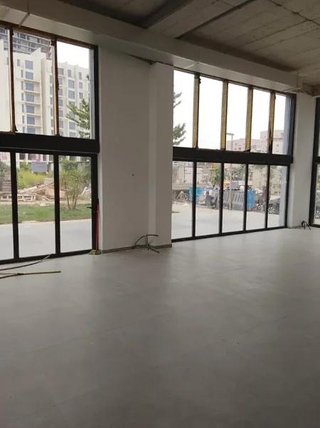 Tirane, jepet me qera ambjent biznesi Kati 0, 120 m² 1.500 € (Rruga Jordan Misja)