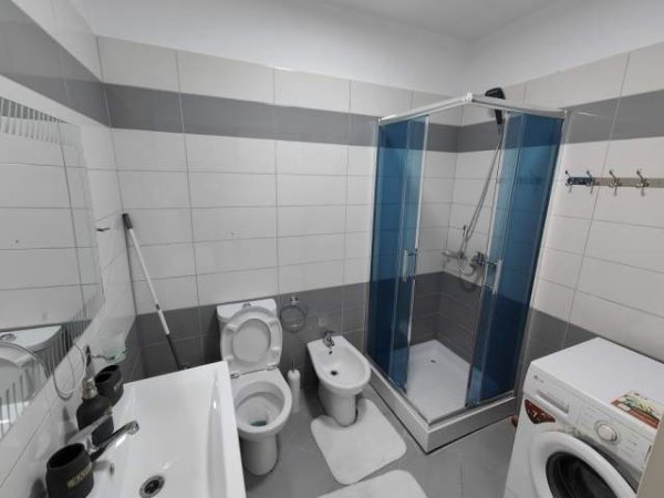 Tirane, jepet me qera apartament Kati 1, 60 m² 600 Euro (liqeni i ithate)