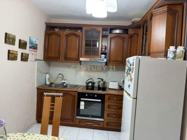 Tirane, jepet me qera apartament 2+1+A+BLK Kati 4, 120 m² 500 Euro (sheshi willson)