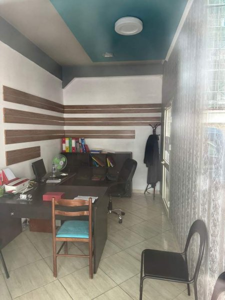 Tirane, jepet me qera zyre Kati 1, 16 m² 40.000 Leke (Laprake)