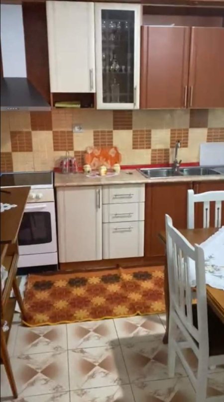 Tirane, jepet me qera apartament 2+1 Kati 2, 100 m² 30.000 Leke (Rruga Jordan Misja)