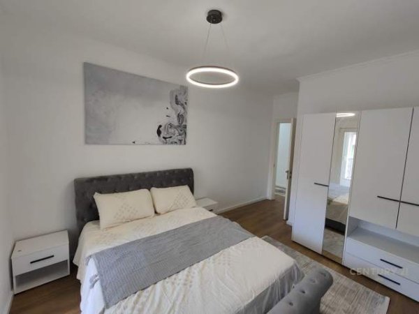 Tirane, jepet me qera apartament Kati 1, 60 m² 600 Euro (liqeni i thate)