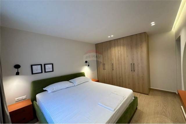 Tirane, jepet me qera apartament 1+1+BLK 60 m² 500 Euro (Medreseja)