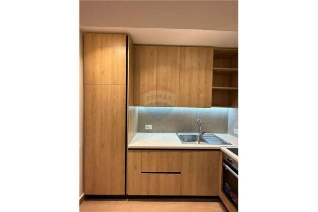 Tirane, jepet me qera apartament 1+1+BLK 60 m² 500 Euro (Medreseja)