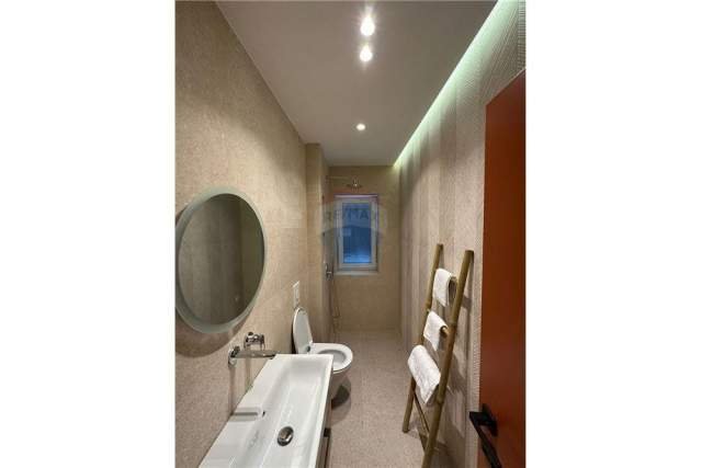 Tirane, jepet me qera apartament 1+1+BLK 60 m² 500 Euro (Medreseja)