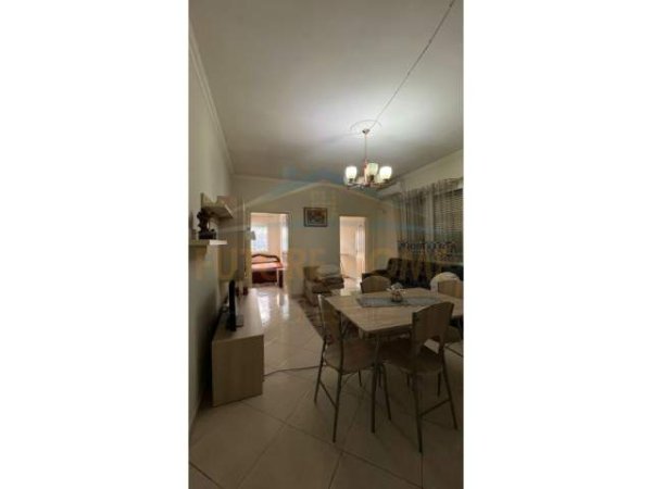 Tirane, jepet me qera apartament 2+1 58 m² 300 Euro (Shefqet Kuka)