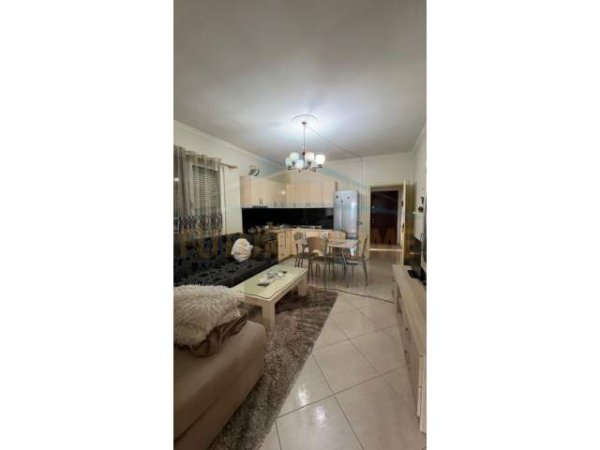 Tirane, jepet me qera apartament 2+1 58 m² 300 Euro (Shefqet Kuka)