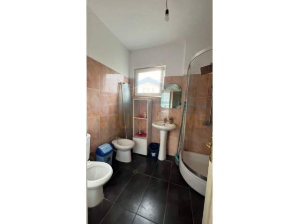 Tirane, jepet me qera apartament 2+1 58 m² 300 Euro (Shefqet Kuka)
