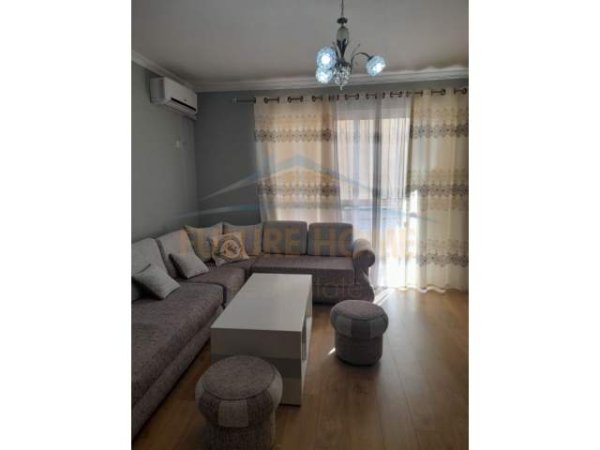 Tirane, jepet me qera apartament 2+1+BLK Kati 8, 87 m² 480 Euro (Yzberisht)