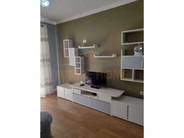 Tirane, jepet me qera apartament 2+1 Kati 8, 87 m² 480 Euro (YZBERISHT)