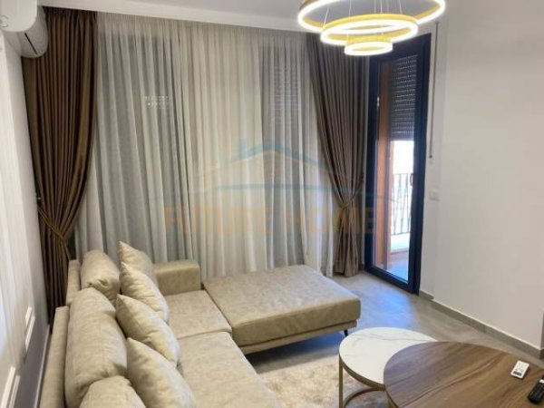 Tirane, jepet me qera apartament 1+1 Kati 10, 67 m² 500 Euro (kongresi manastirit)